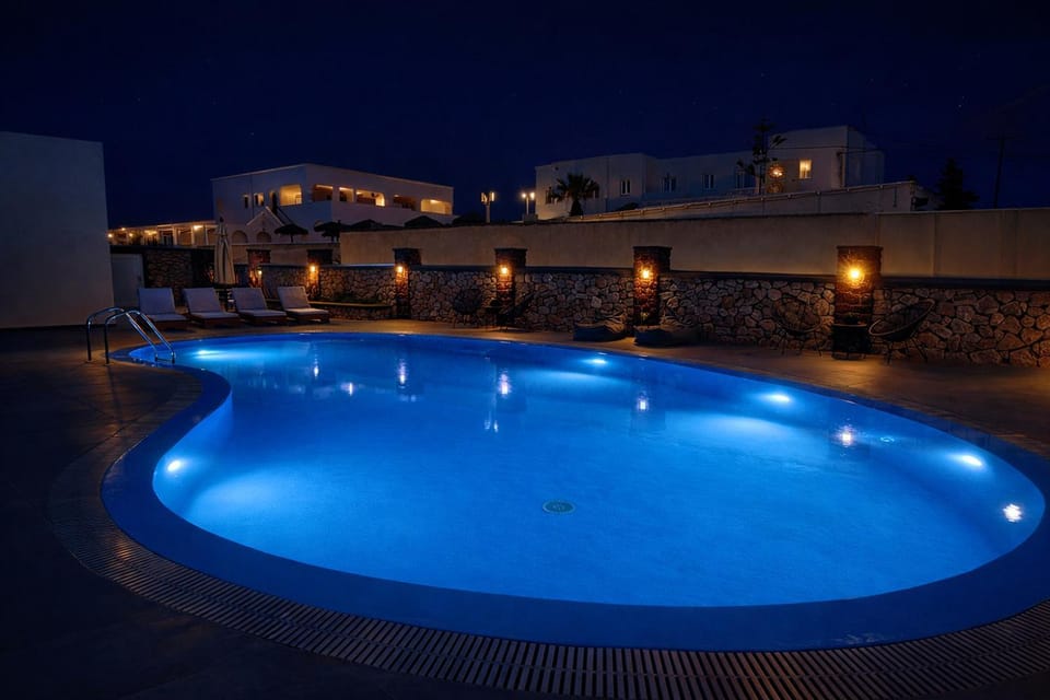 Pool view, Swimming pool, sunbed
