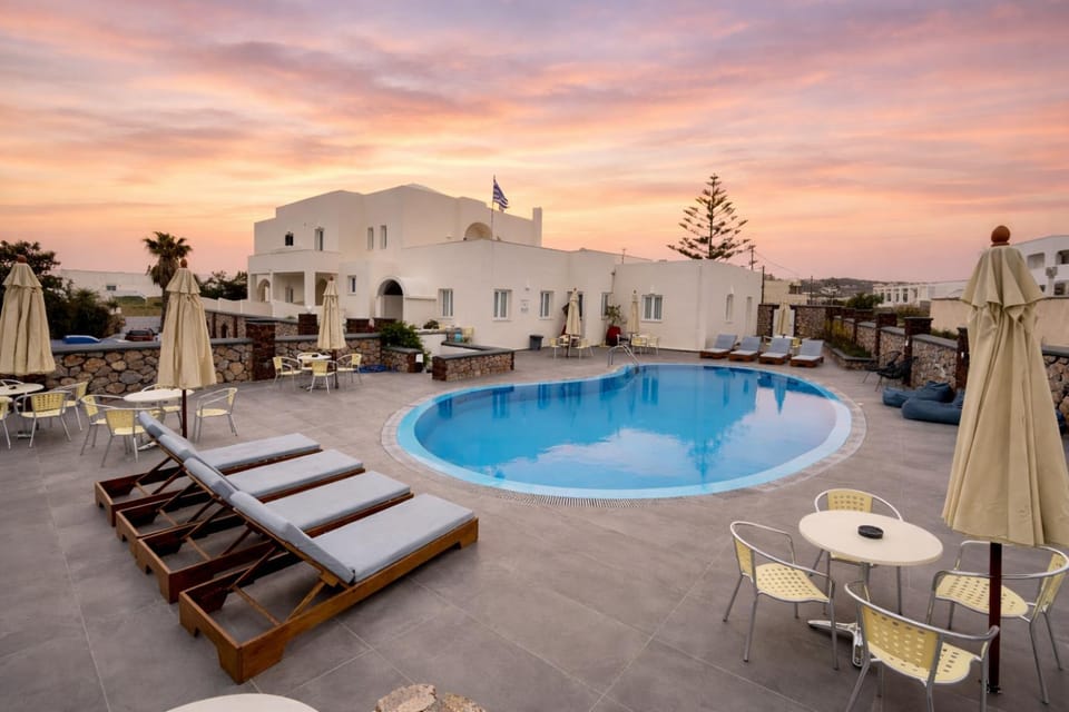 Day, Swimming pool, sunbed