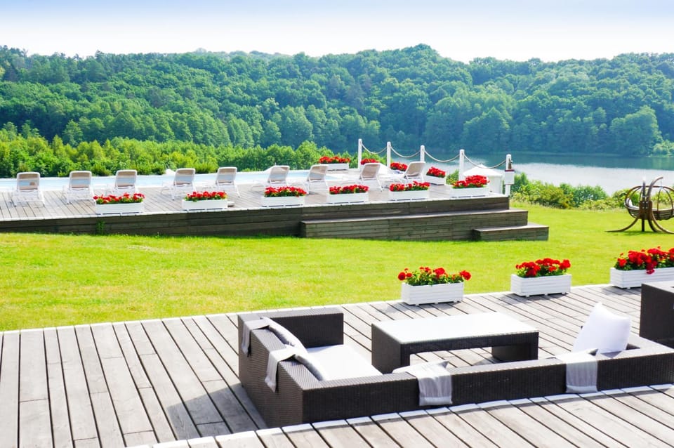 Restaurant/places to eat, Balcony/Terrace, Lake view, Pool view, Swimming pool
