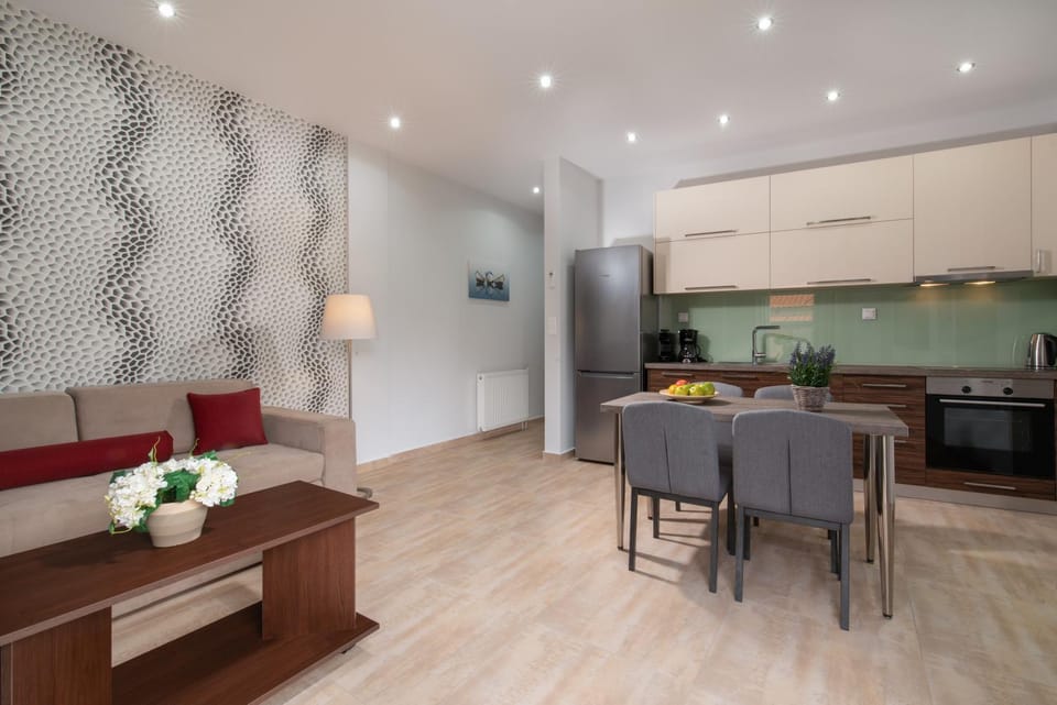Living room, Seating area, Dining area, oven, stove
