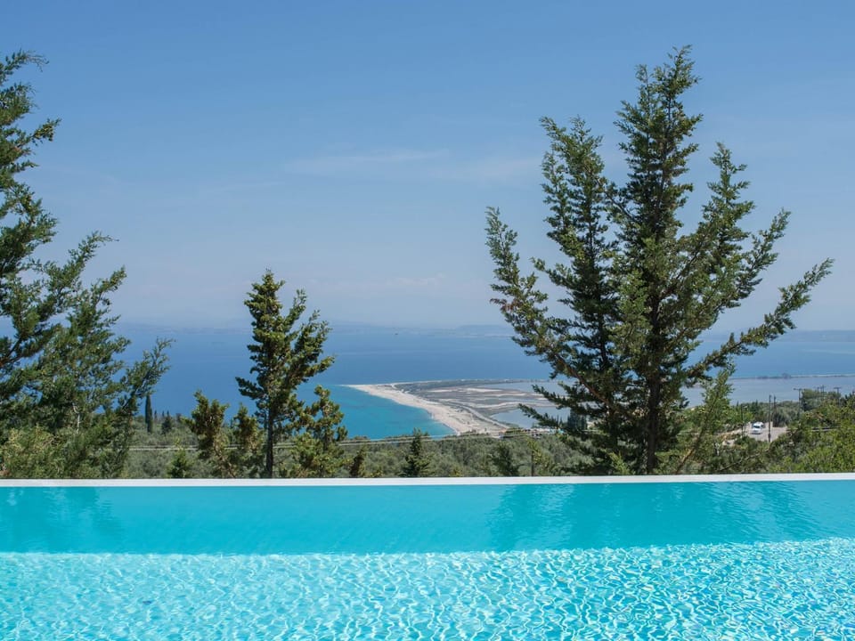 Property building, City view, Lake view, Pool view, Sea view, Swimming pool