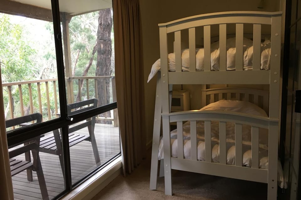 Bedroom, bunk bed