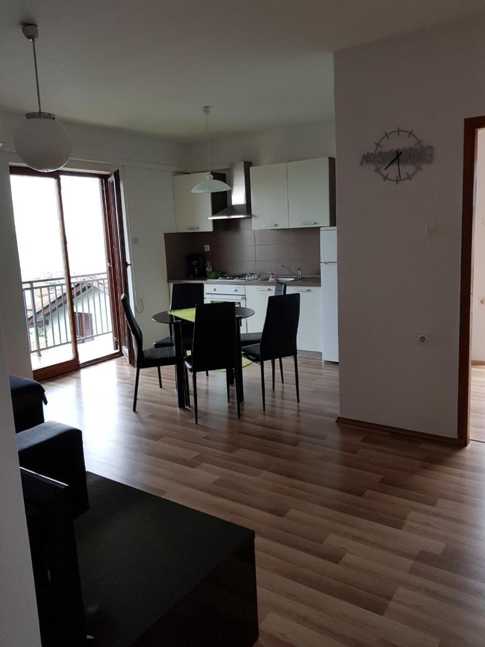 Kitchen or kitchenette, Living room, Seating area, Dining area
