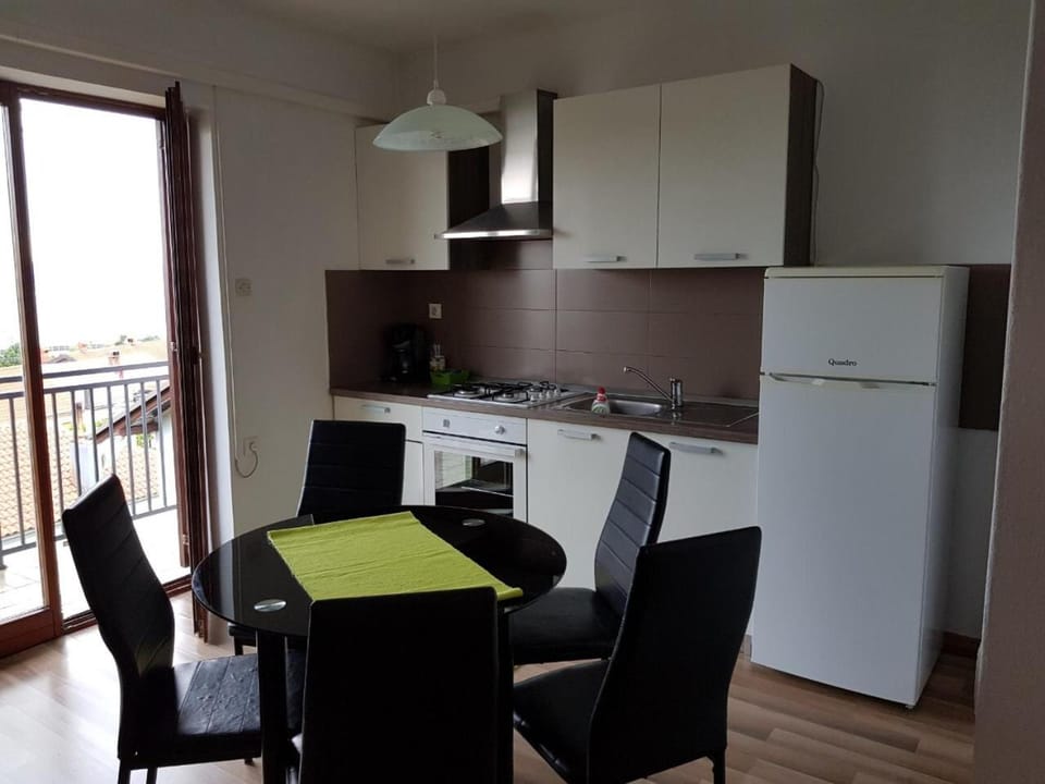 Balcony/Terrace, Kitchen or kitchenette, Dining area