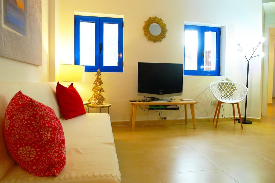 TV and multimedia, Living room, Seating area, Dining area