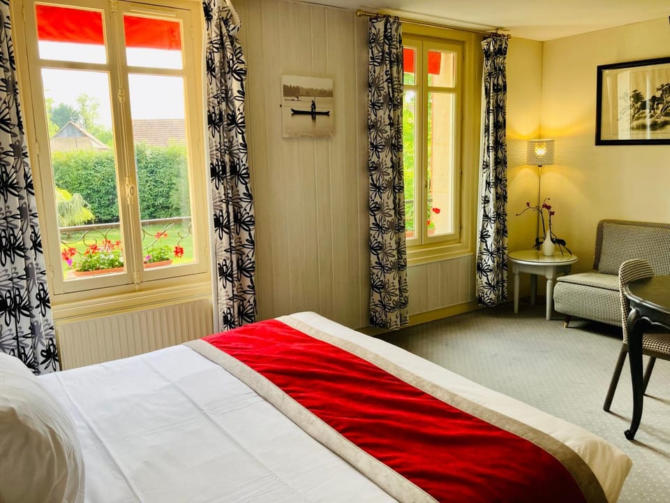 Photo of the whole room, Bedroom, Garden view