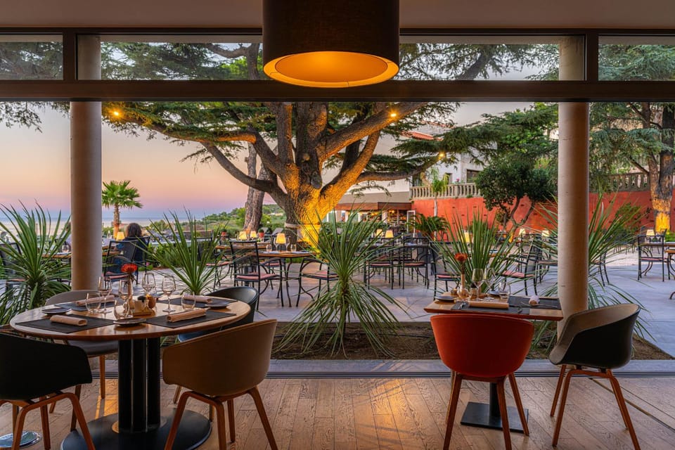 Restaurant/places to eat, Restaurant/places to eat, Sea view