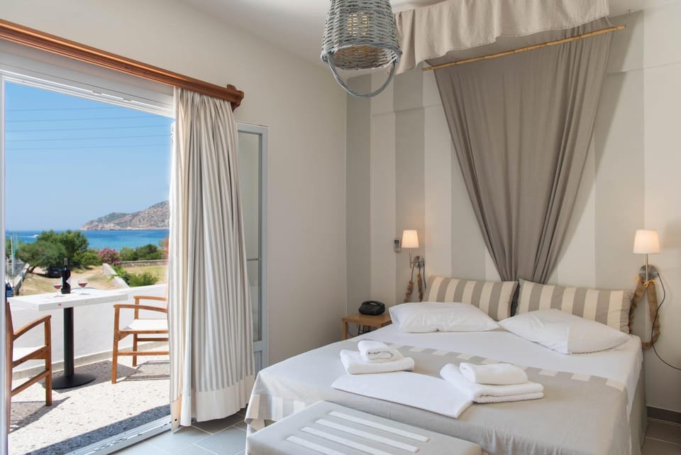 Bed, View (from property/room), Balcony/Terrace, Bedroom, Sea view