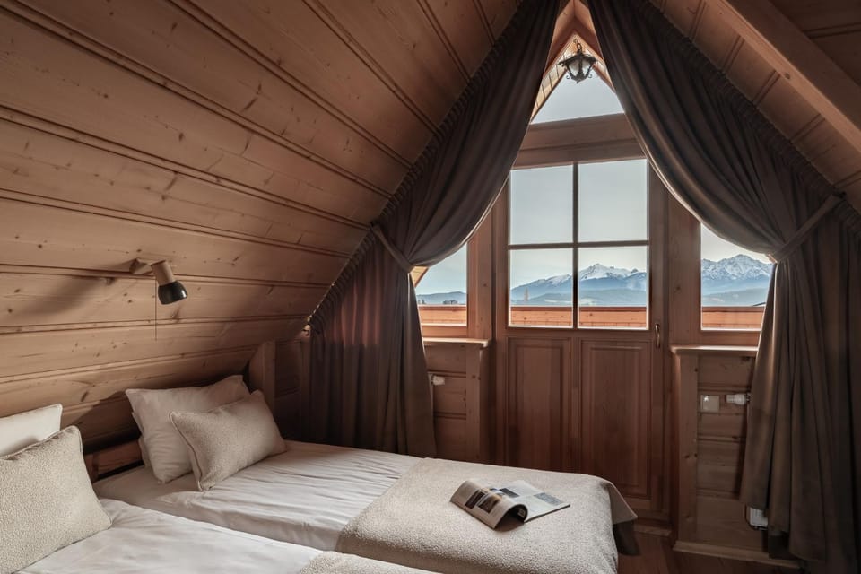 Bed, Natural landscape, Photo of the whole room, Bedroom, Mountain view