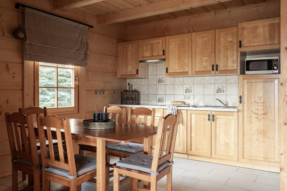 Kitchen or kitchenette, Dining area, dishwasher, stove