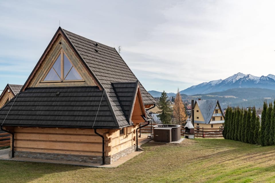 Property building, Nearby landmark, Spring, Day, Natural landscape, Mountain view