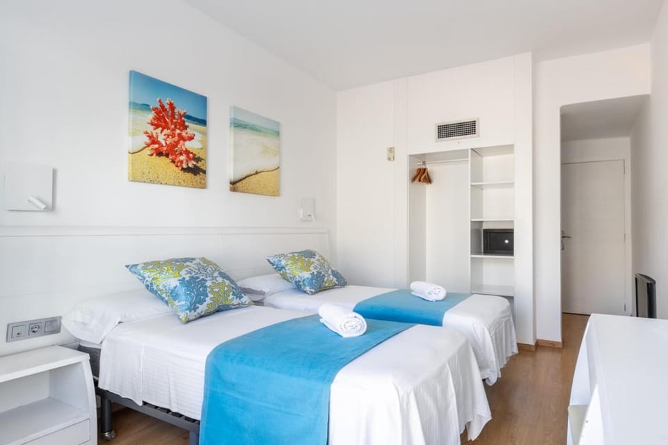 Hostal Neptuno Bed and Breakfast in Serra de Tramuntana