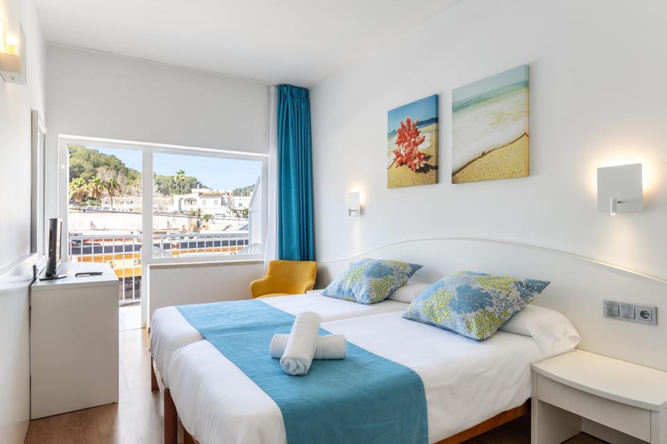 Hostal Neptuno Bed and Breakfast in Serra de Tramuntana