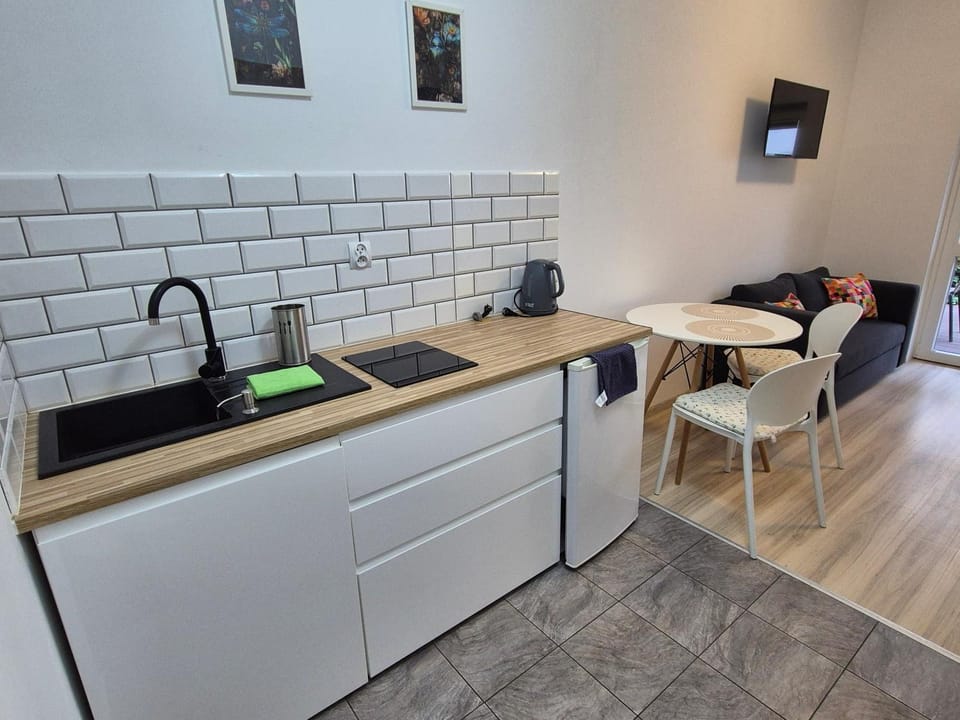 Noclegi u Loni- pokoje studio w zacisznym centrum nad morzem z parkingiem Apartment in West Pomeranian Voivodeship, Poland