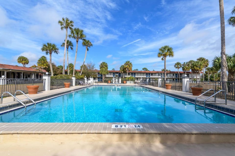 Pool view, Swimming pool