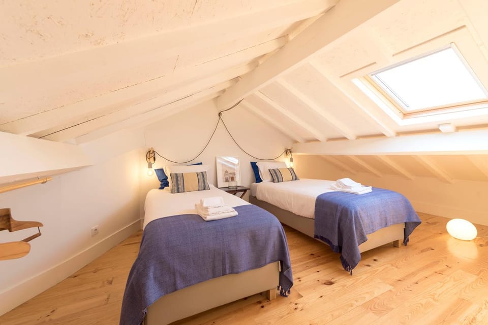 Bed, Decorative detail, Bedroom