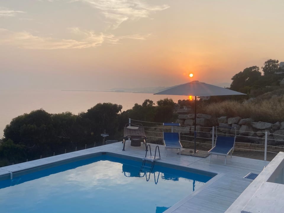 Day, Pool view, Sea view, Swimming pool, Swimming pool, Sunset, sunbed