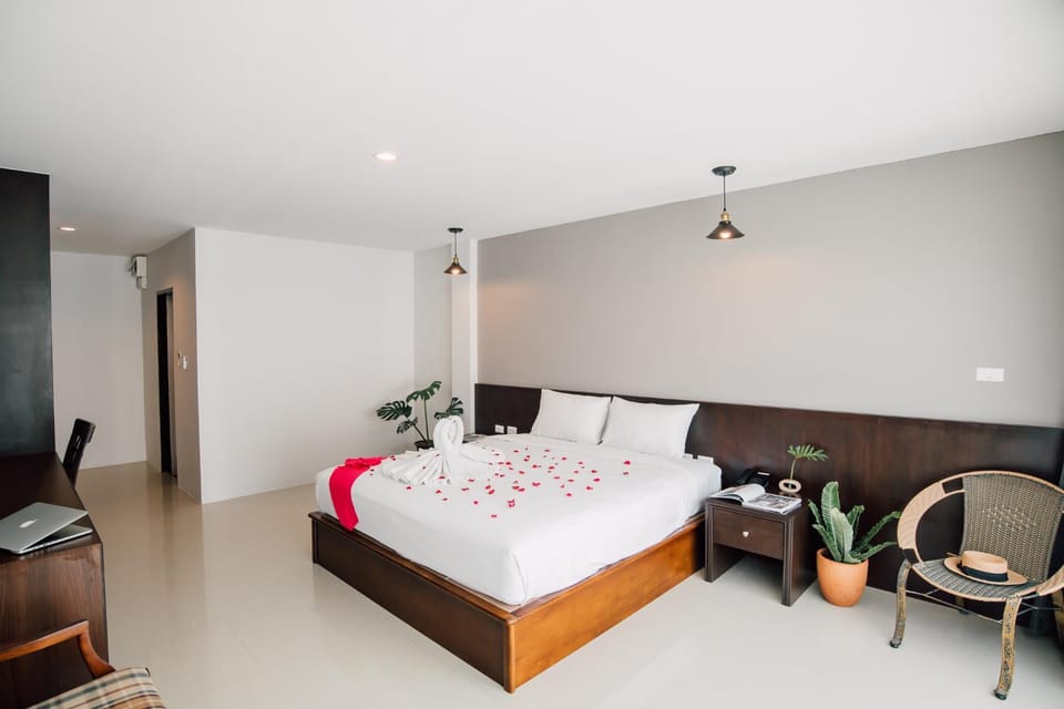 Photo of the whole room, Decorative detail, Seating area, Bedroom, Area and facilities