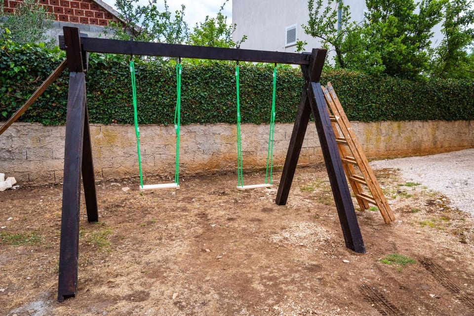 Neighbourhood, Children play ground