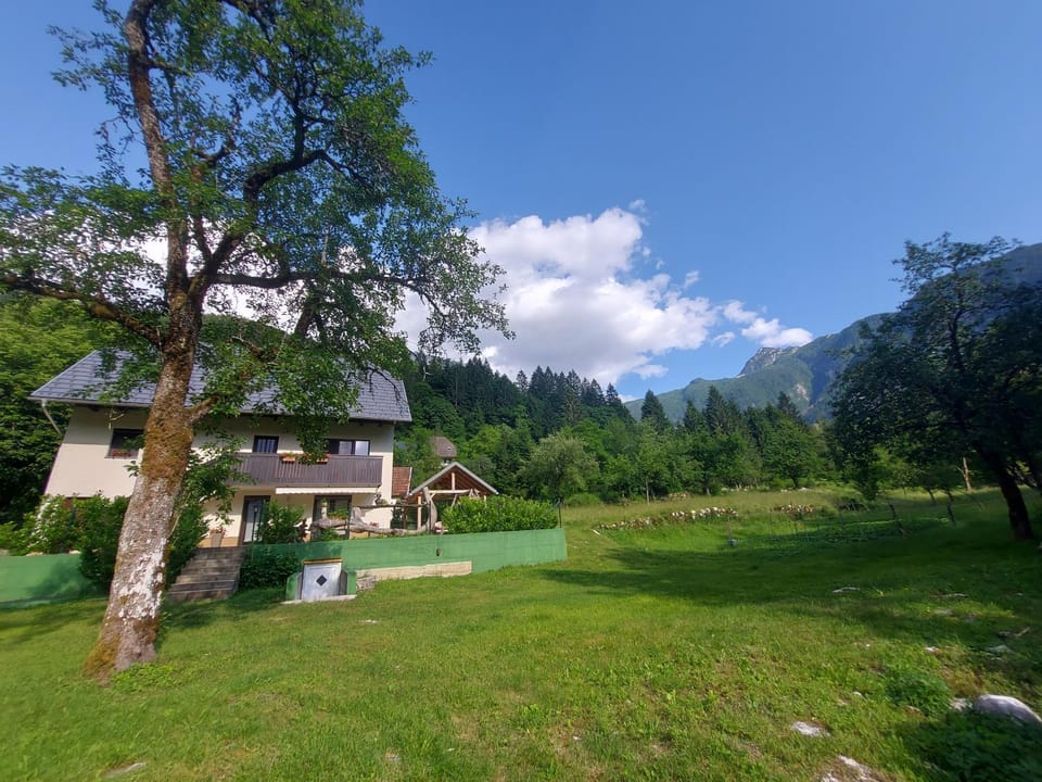 Property building, Day, Natural landscape, Garden, Garden view, Mountain view