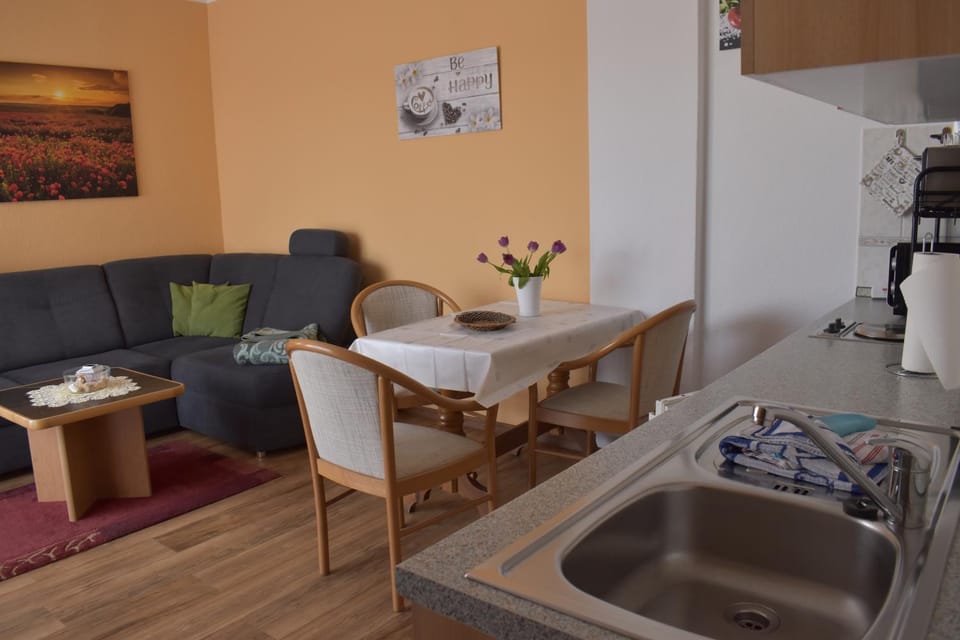 Seating area, Dining area