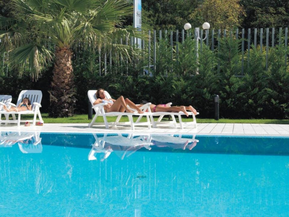 Swimming pool, Swimming pool
