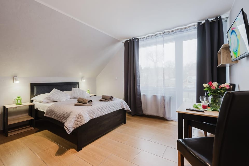 Bed, Photo of the whole room, towels