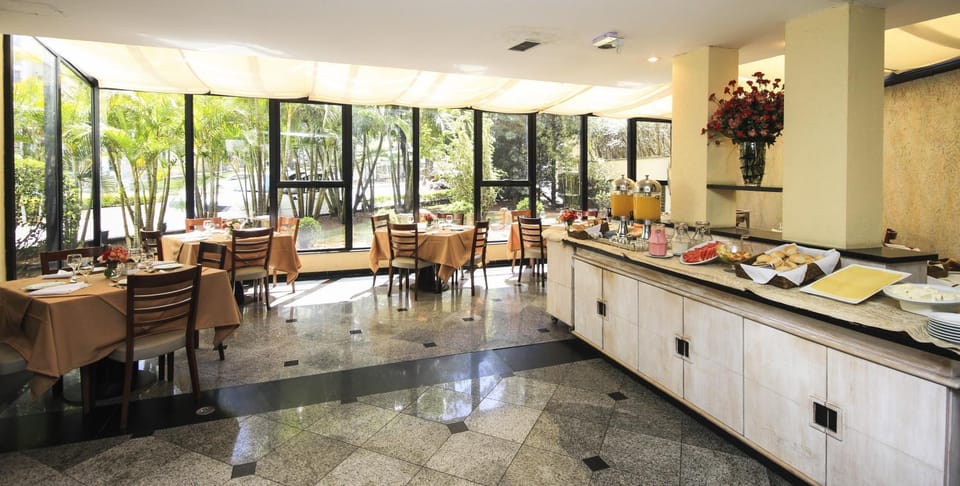 Restaurant/places to eat, Breakfast, Buffet breakfast