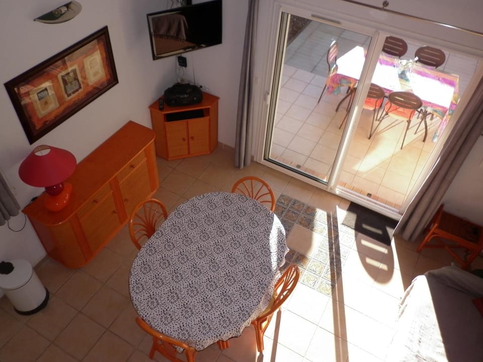 Patio, TV and multimedia, Living room, Dining area