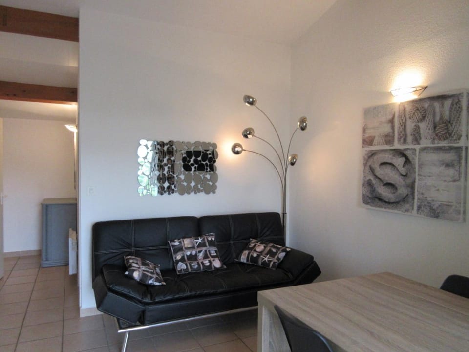 TV and multimedia, Living room, Dining area