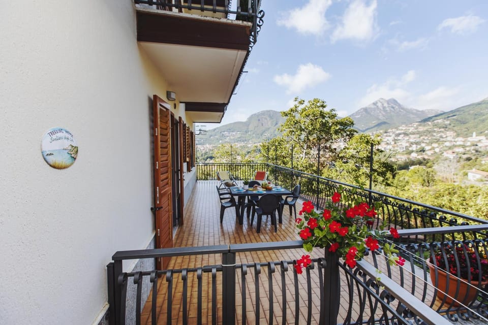 Property building, Natural landscape, Balcony/Terrace, Mountain view