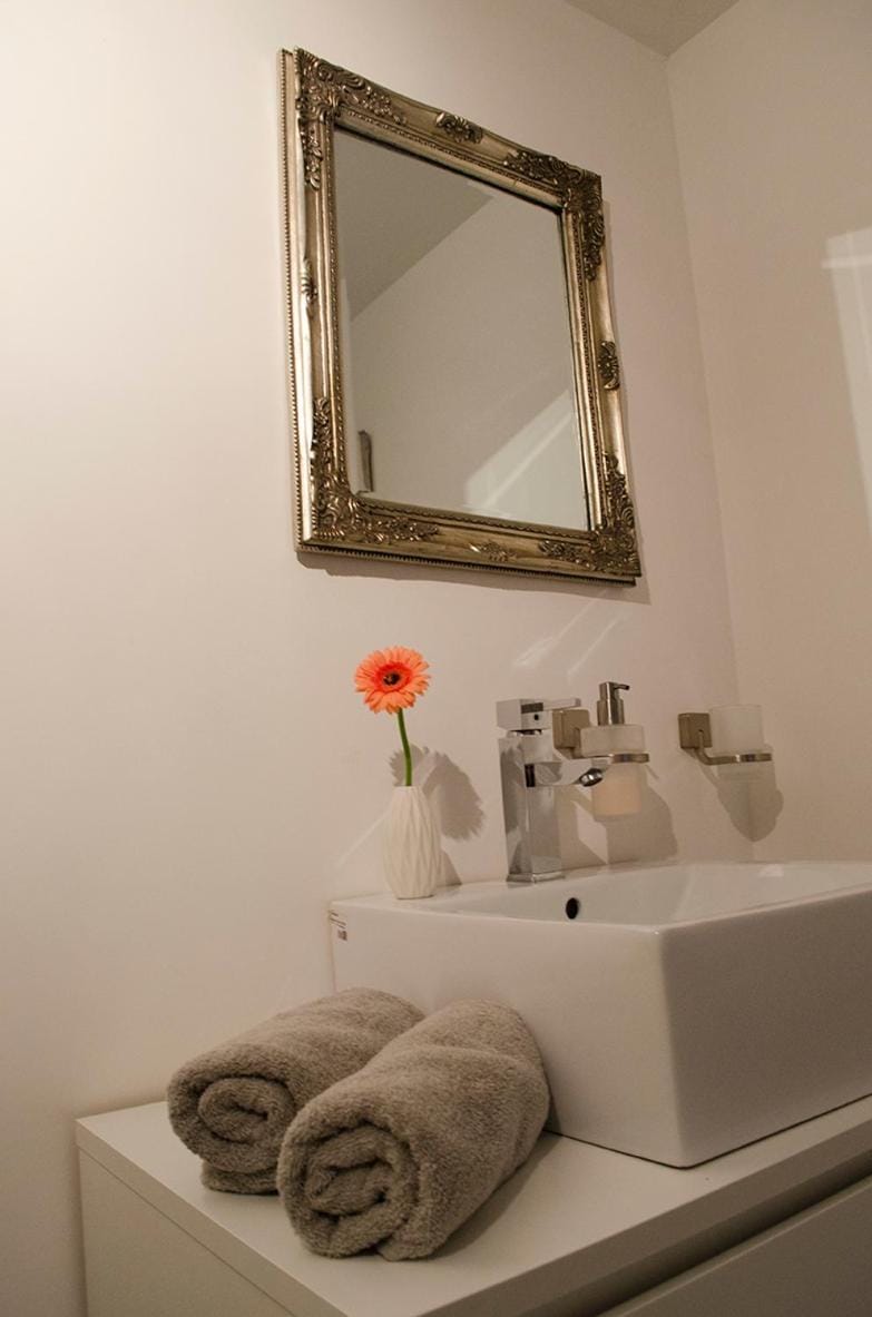 upstairs9000 Vacation rental in Ghent