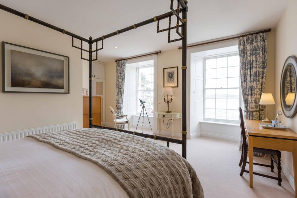 Photo of the whole room, Bedroom, Landmark view, Mountain view, Sea view