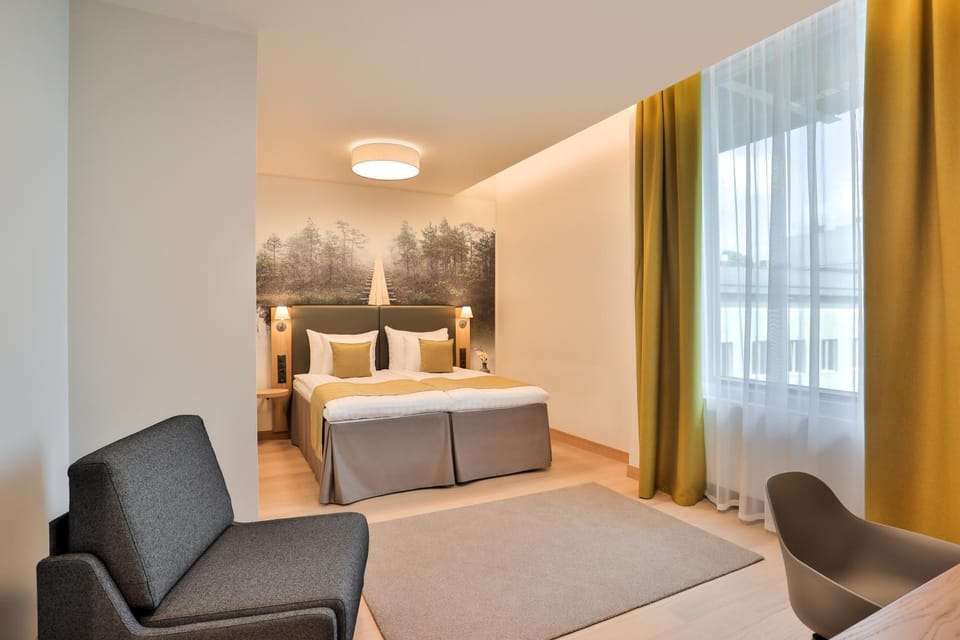 Bed, Seating area, Bedroom
