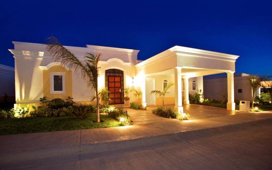 Property building, Facade/entrance, Garden, Parking