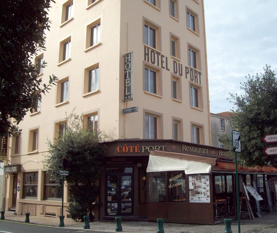 Facade/entrance