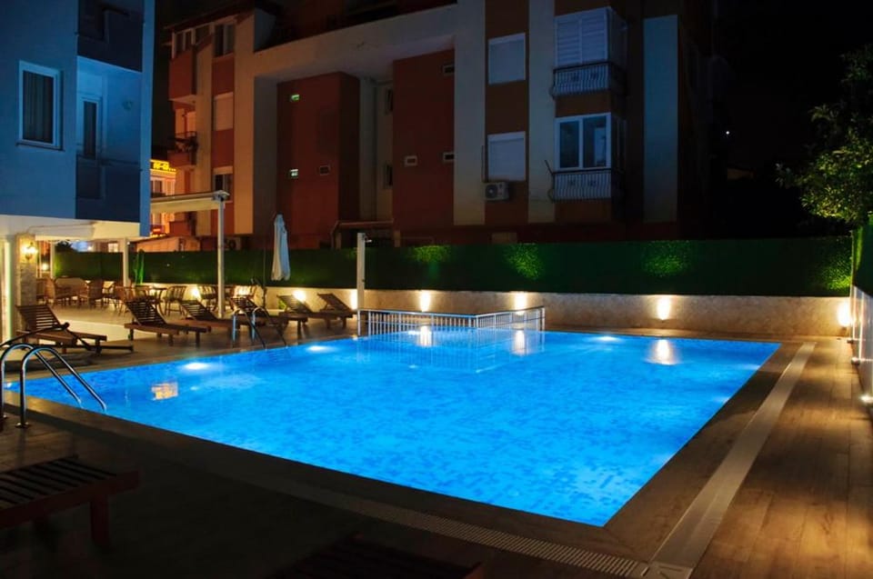 Swimming pool