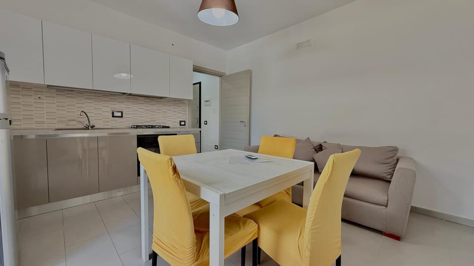 Kitchen or kitchenette, Living room, Seating area, Dining area, stove