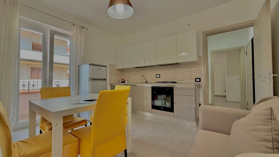 Kitchen or kitchenette, Living room, Seating area, Dining area, minibar, oven, pet friendly, stove