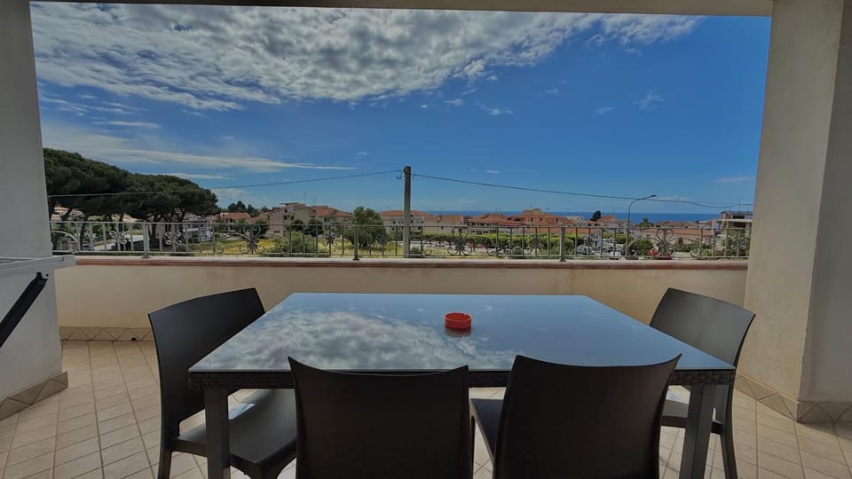 Day, Natural landscape, View (from property/room), Balcony/Terrace, Dining area