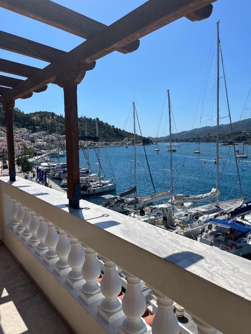 Poros endless view apartment House in Islands