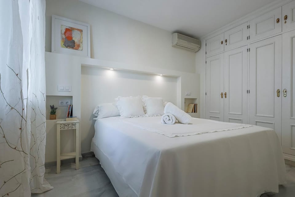 Apt. Casa Palacio Santa Cruz Cathedral views - Apartment in Seville
