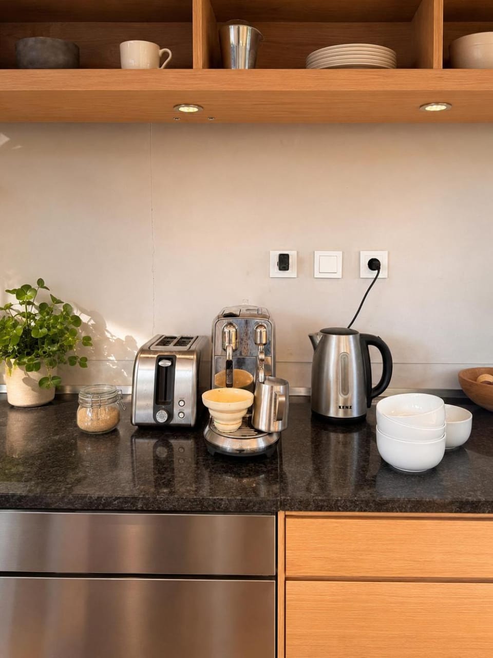 Coffee/tea facilities, Breakfast