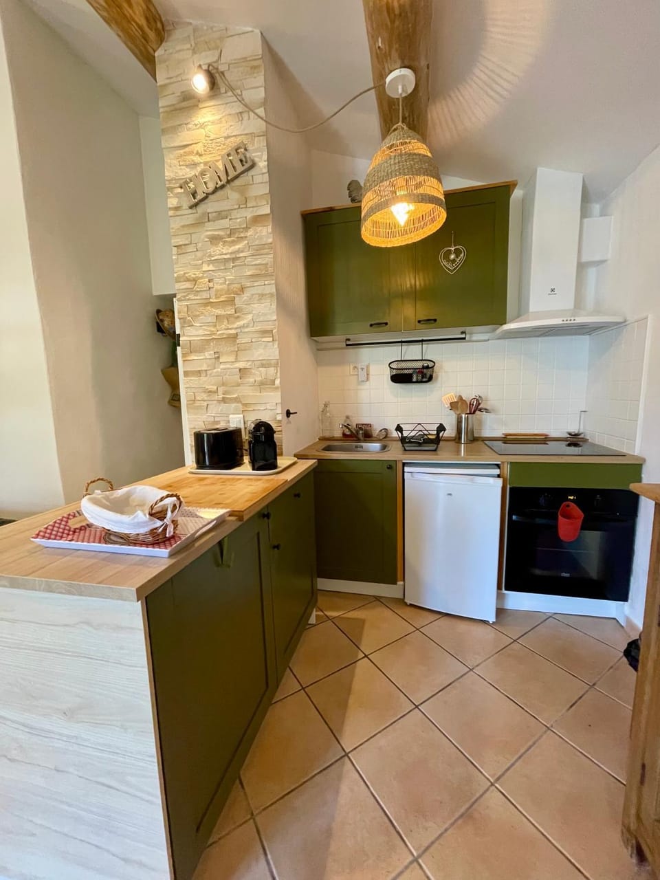 Kitchen or kitchenette, oven, stove