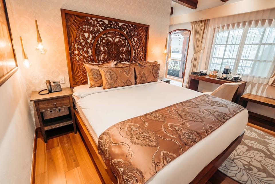 Bed, Photo of the whole room, Decorative detail, Bedroom
