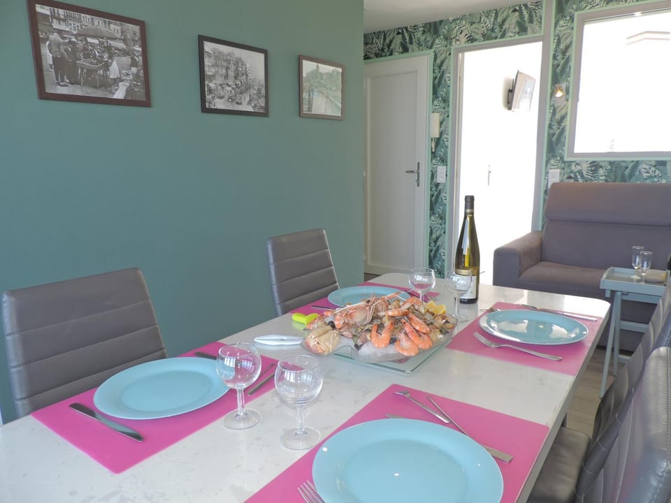 ESPLANADE FRONT DE MER 113 1er Etage Lit fait WIFI Taxe de séjour incluse Apartment in Normandy