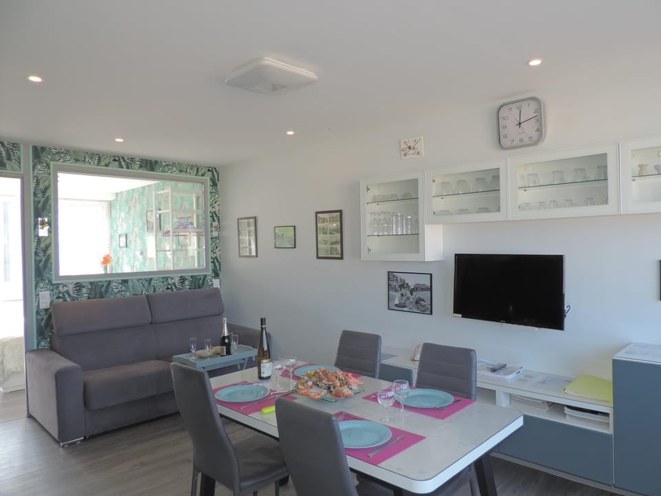 ESPLANADE FRONT DE MER 113 1er Etage Lit fait WIFI Taxe de séjour incluse Apartment in Normandy