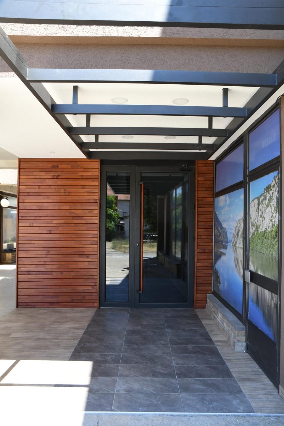 Facade/entrance