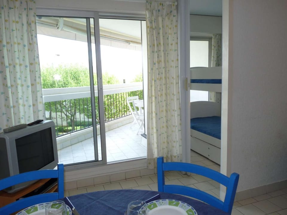 Studio Cabine Moderne Proche Plage avec Loggia et Parking Privé - FR-1-328-112 Cabin in La Grande-Motte
