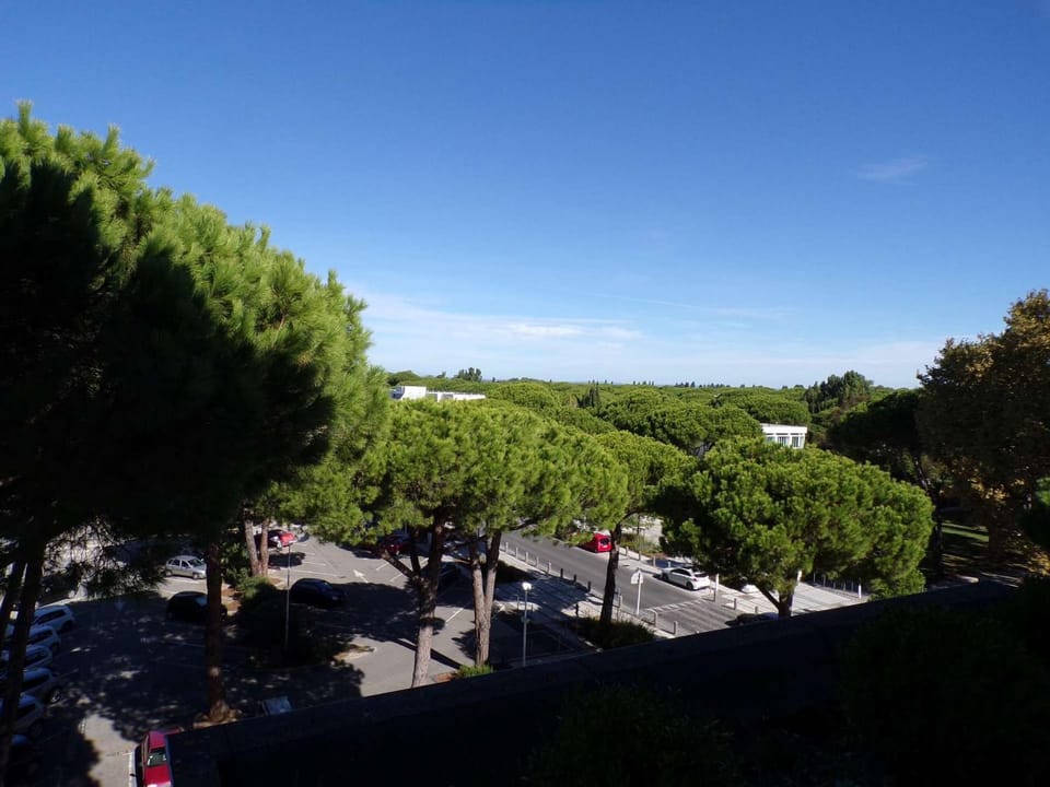 2 Pièces avec Terrasse, Piscine et Box – Centre Ville La Grande Motte - FR-1-328-97 Apartment in La Grande-Motte